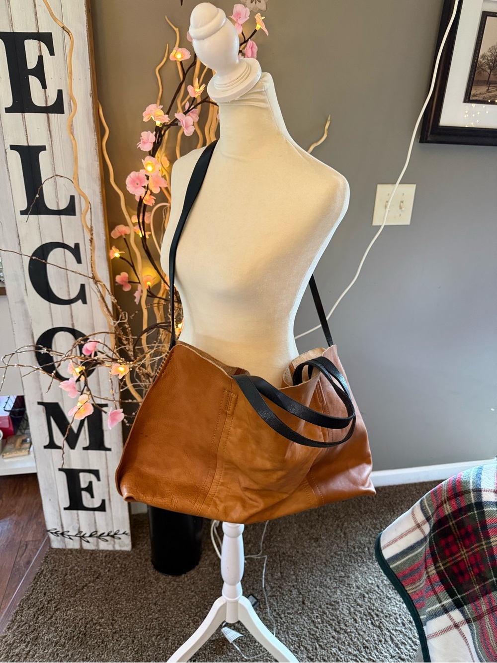 Old Trend Everyday Brown Leather Shoulder Bag with Black Straps